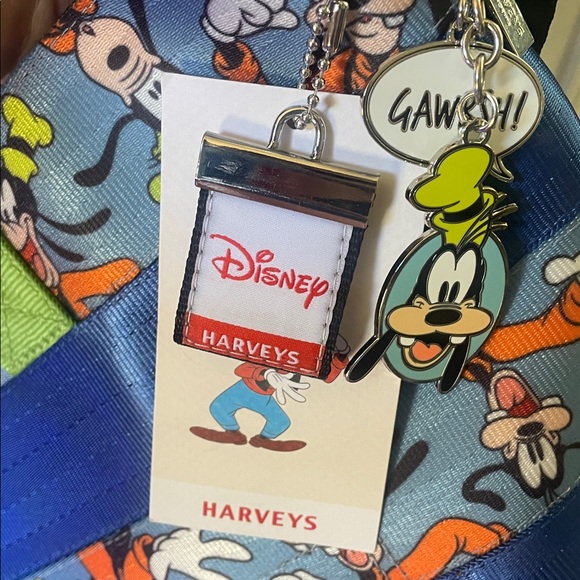 Harveys Disney Goofy Large Streamline Tote - Picture 3 of 7